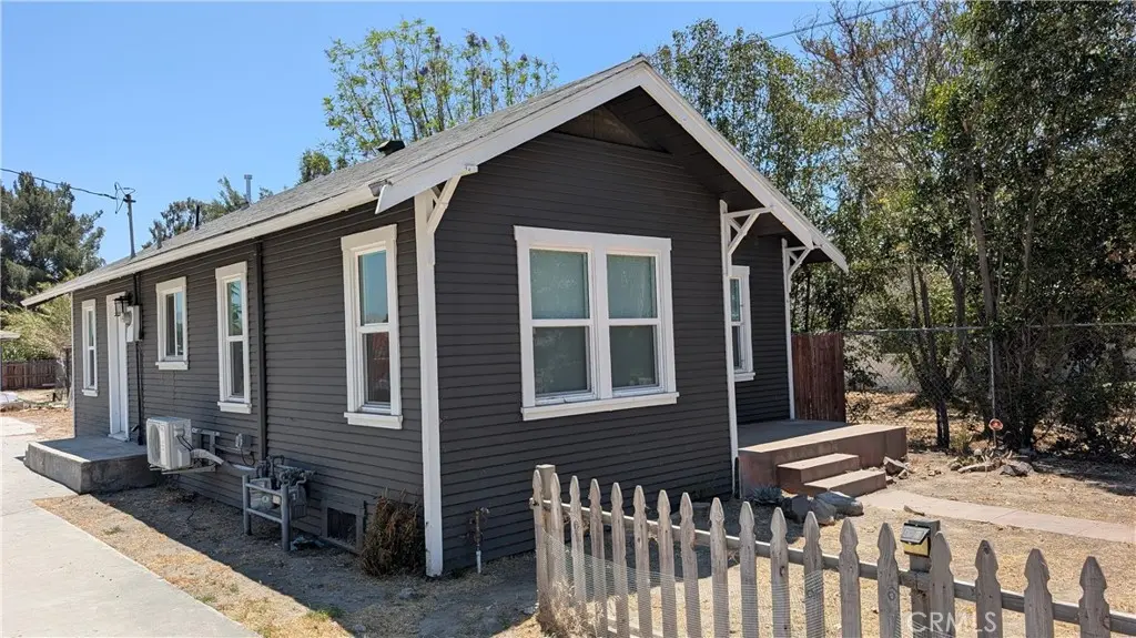 Single Family Residence for rent at 1857 E Victoria, San Bernardino, CA featuring 3 beds and 1 bath