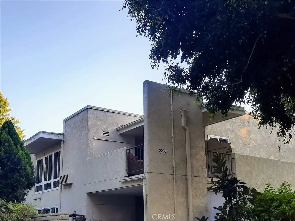 Residential Lease for rent at 2233 Via Puerta N, Laguna Woods, Orange County, CA featuring 2 beds and 1 bath