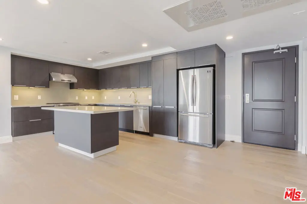 Residential Lease for rent at 2939 Leeward Avenue 401, Los Angeles, Los Angeles County, CA featuring 2 beds and 2 baths