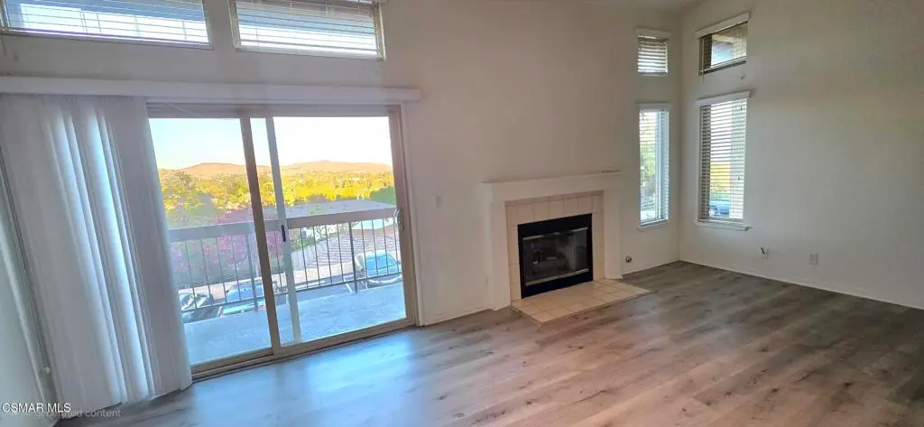Residential Lease for rent at 825 Warwick Avenue, Thousand Oaks, Ventura County, CA featuring 3 beds and 3 baths