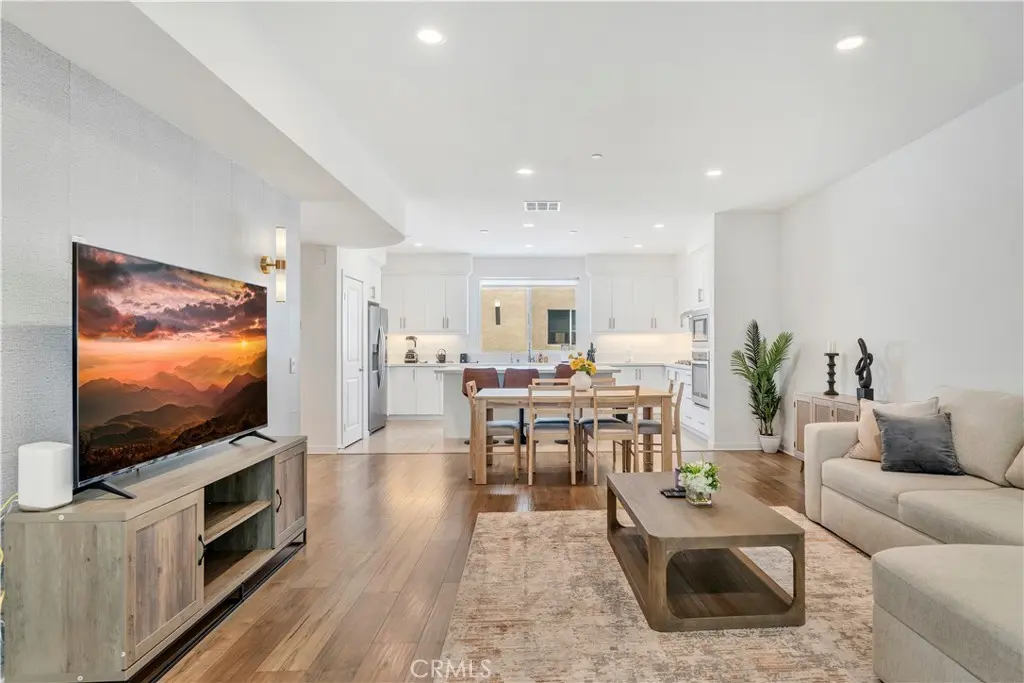 Townhouse for rent at 118 Terrapin, Irvine, CA featuring 3 beds and 4 baths