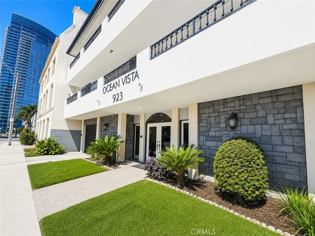 Condominium for sale at 923 E Ocean 5, Long Beach, CA featuring 2 beds and 2 baths