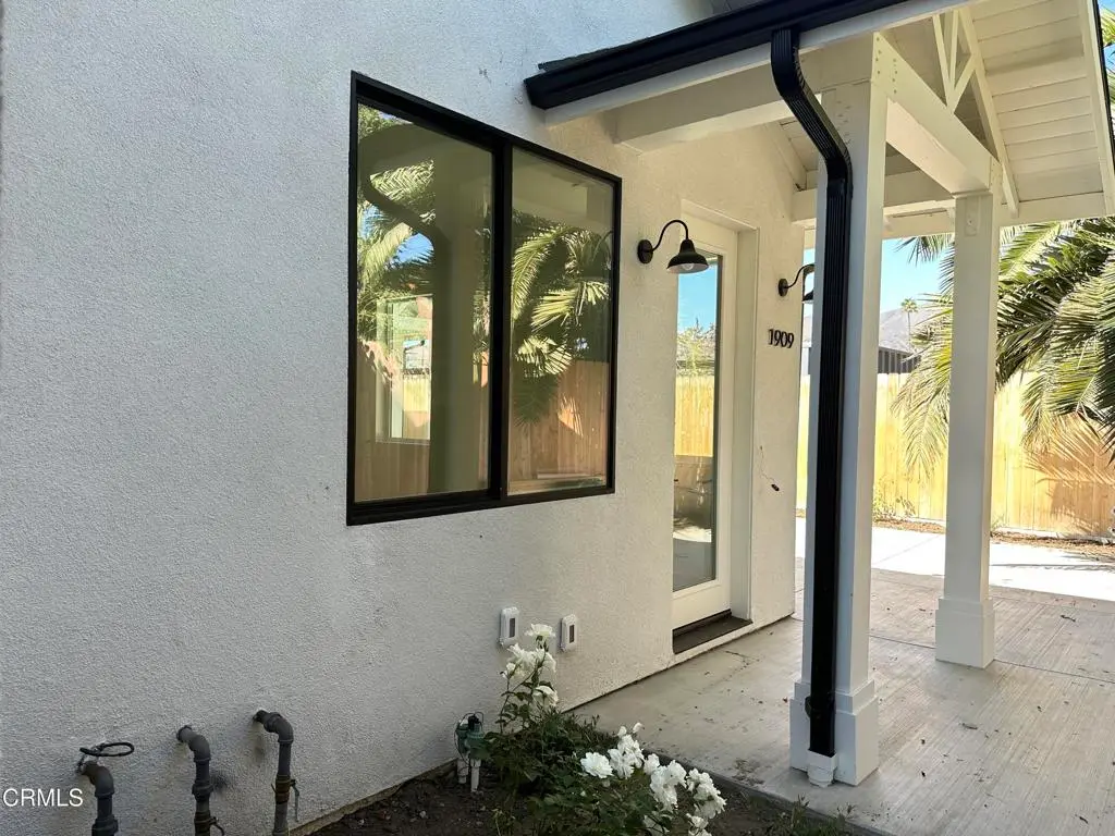 Single Family Residence for rent at 1909 Ocean Avenue, Ventura, CA featuring 1 bed and 1 bath