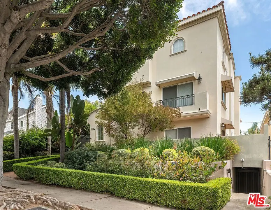 Residential Lease for rent at 1107 Princeton Street 105, Santa Monica, Los Angeles County, CA featuring 3 beds and 3 baths