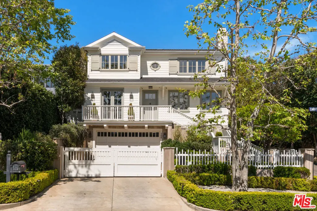 Single Family Residence for sale at 146 N Carmelina Avenue, Los Angeles, CA featuring 6 beds and 8 baths