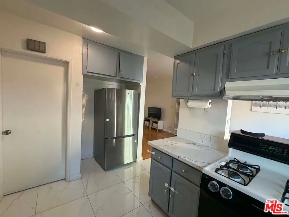 Condominium for rent at 10760 Woodbine Street 1A, Los Angeles, CA featuring 2 beds and 1 bath