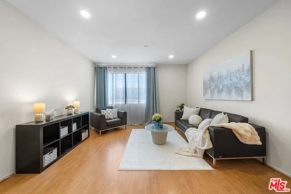 Condominium for sale at 533 S St Andrews Place 220, Los Angeles, CA featuring 2 beds and 2 baths