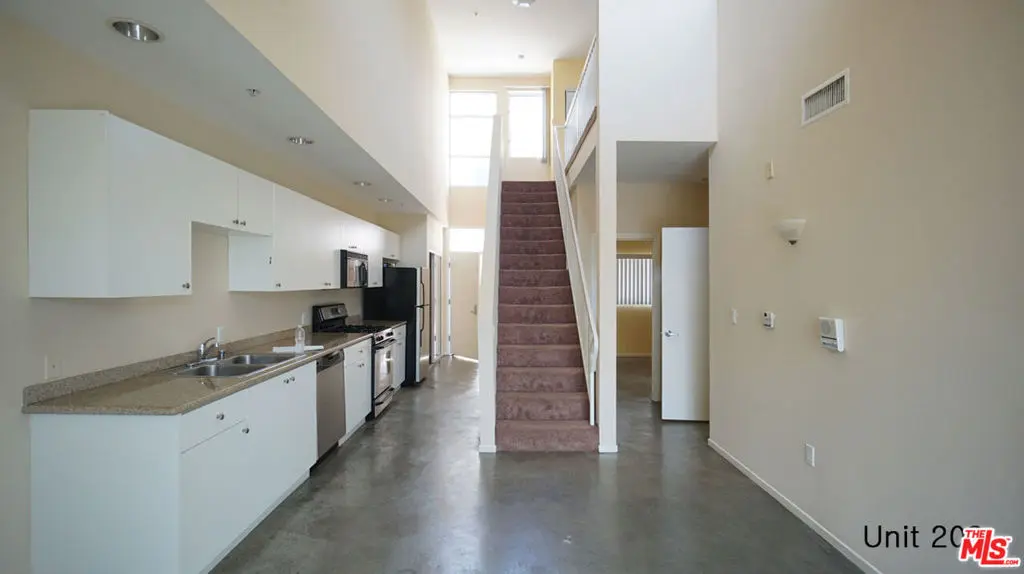Residential Lease for rent at 922 W 23Rd Street 209, Los Angeles, Los Angeles County, CA featuring 3 beds and 2 baths