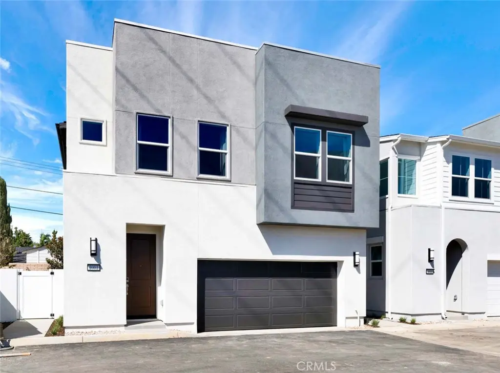 Single Family Residence for sale at 1001 E Overlook Drive, Orange, CA featuring 3 beds and 3 baths
