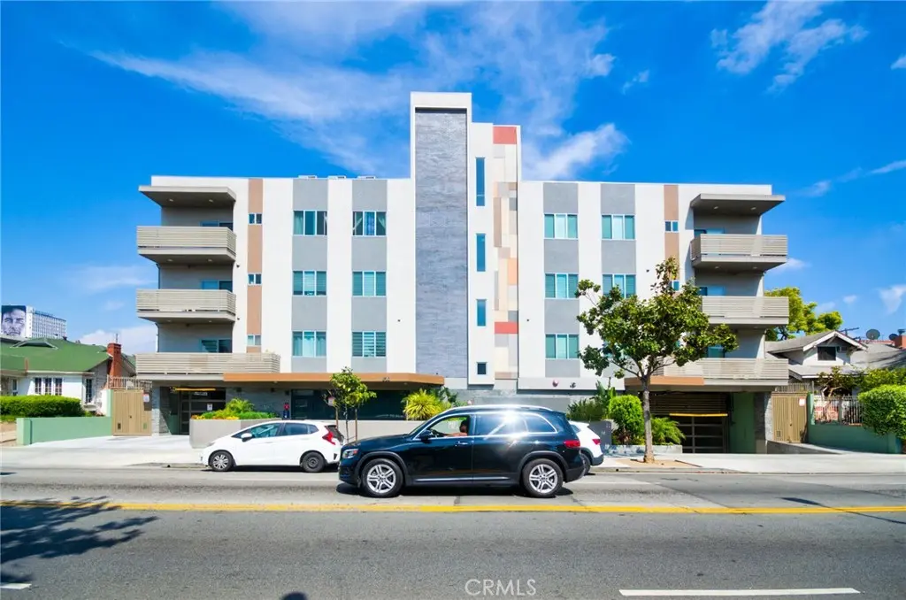 Residential Lease for rent at 820 S Wilton 304, Los Angeles, Los Angeles County, CA featuring 3 beds and 2 baths