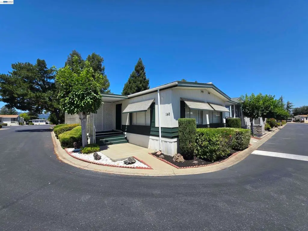Manufactured In Park for sale at 3231 Vineyard Ave, Pleasanton, CA featuring 2 beds and 2 baths
