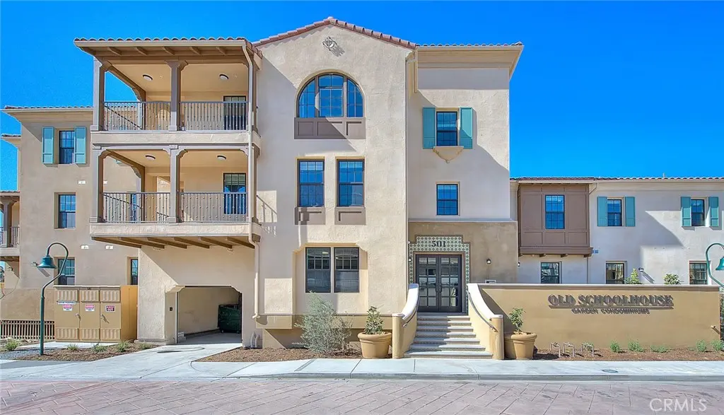 Residential Lease for rent at 501 W Foothill Boulevard 203, Claremont, Los Angeles County, CA featuring 3 beds and 2 baths