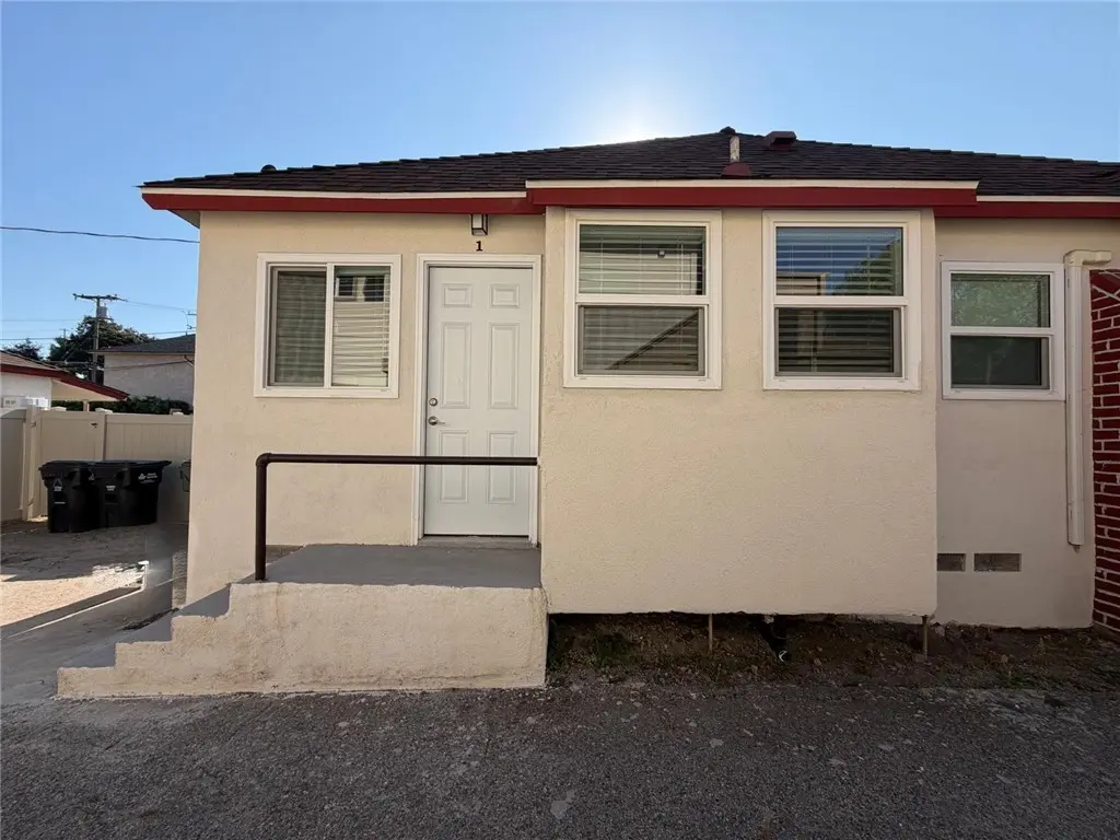 Residential Lease for rent at 920 W Olive Avenue 1, Monrovia, Los Angeles County, CA featuring 2 beds and 1 bath