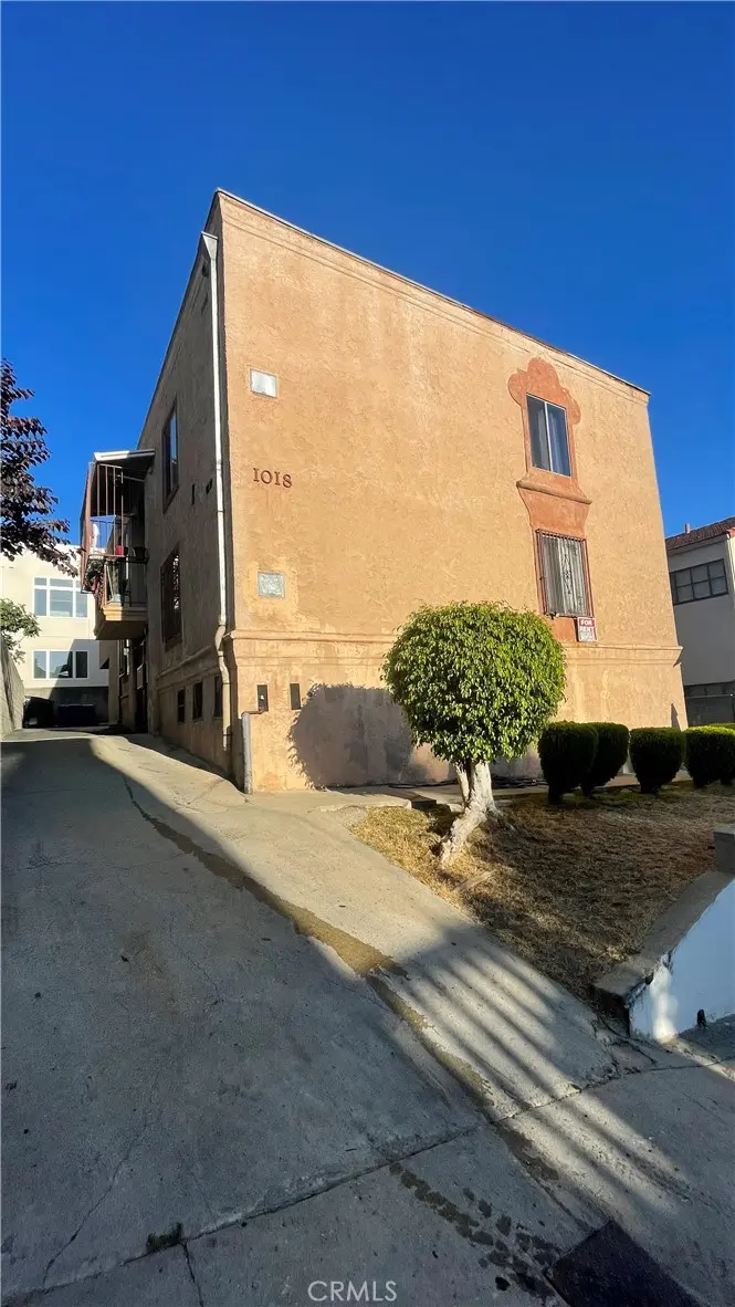Residential Lease for rent at 1018 Marview Ave. #4, Los Angeles, Los Angeles County, CA featuring 3 beds and 2 baths