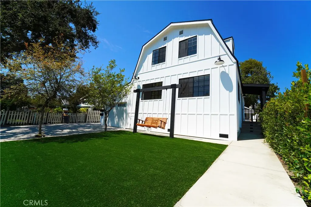 2615 Manhattan, Montrose, CA — listing photo 1