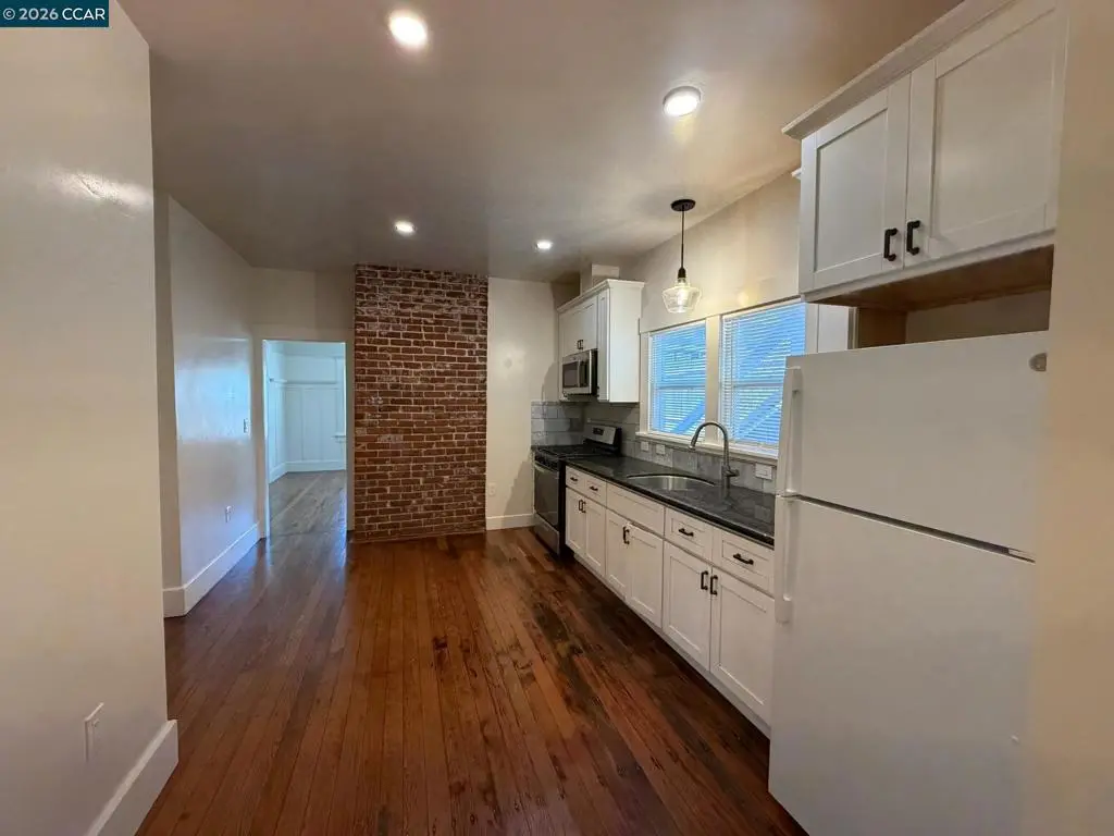 Residential Lease for rent at 2303 Sonoma Blvd, Vallejo, Solano County, CA featuring 2 beds and 1 bath