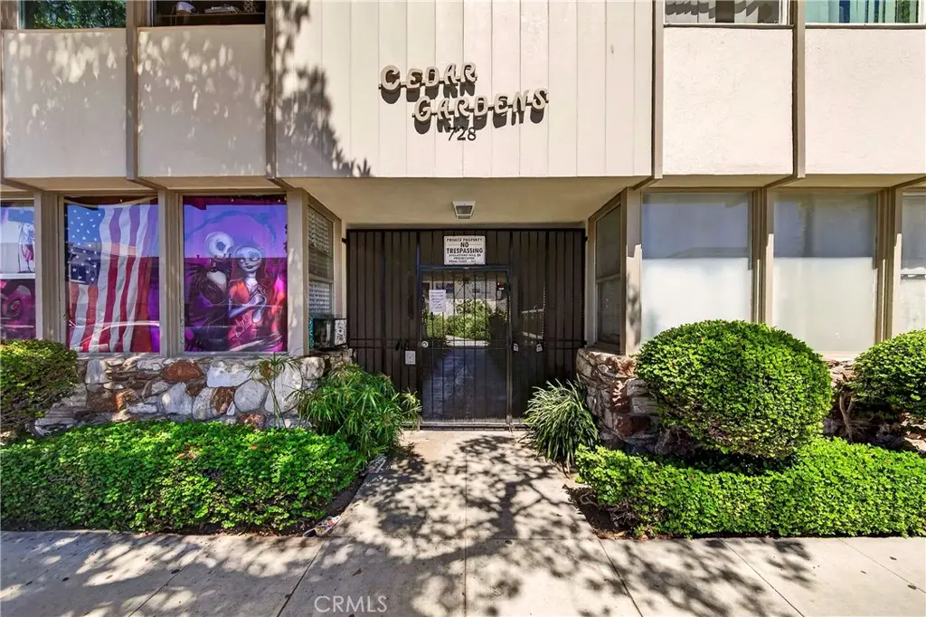 Condominium for sale at 728 Cedar, Long Beach, CA featuring 1 bed and 1 bath