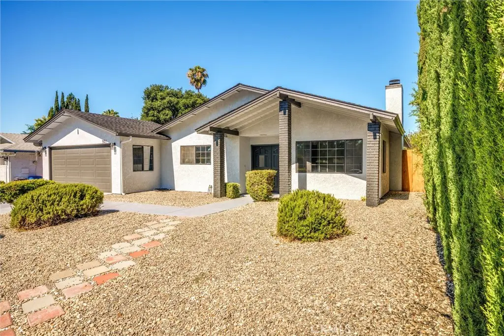 Single Family Residence for sale at 921 Player Lane, Paso Robles, CA featuring 3 beds and 2 baths