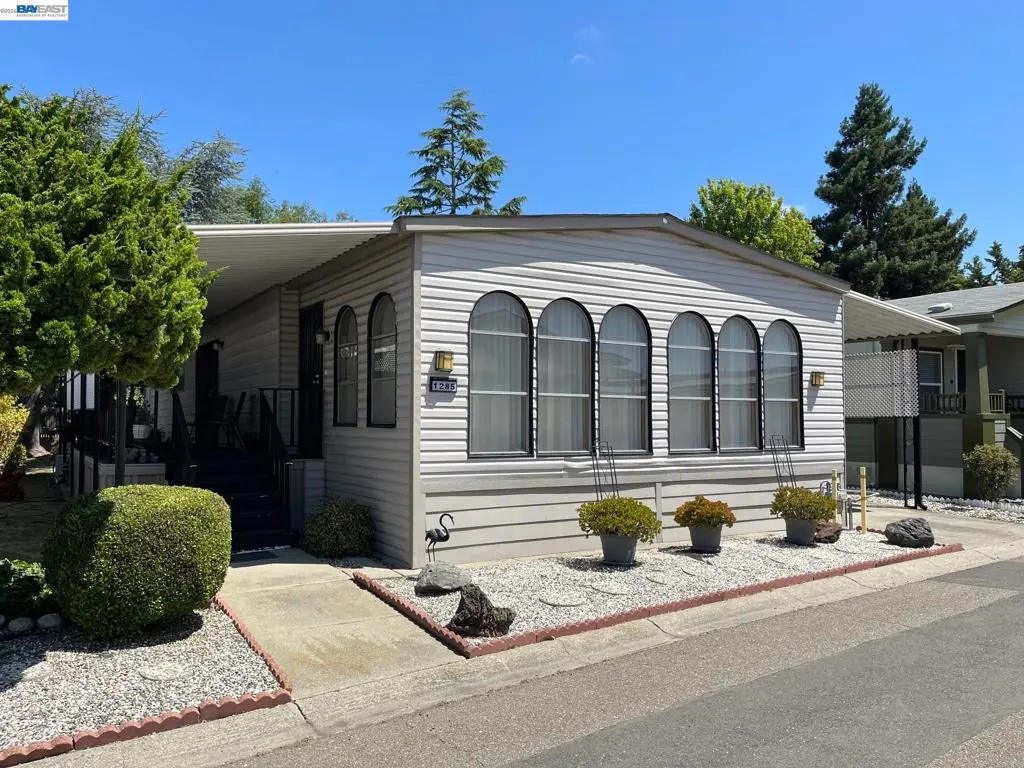 Manufactured In Park for sale at 1285 Sussex way, Hayward, CA featuring 2 beds and 2 baths
