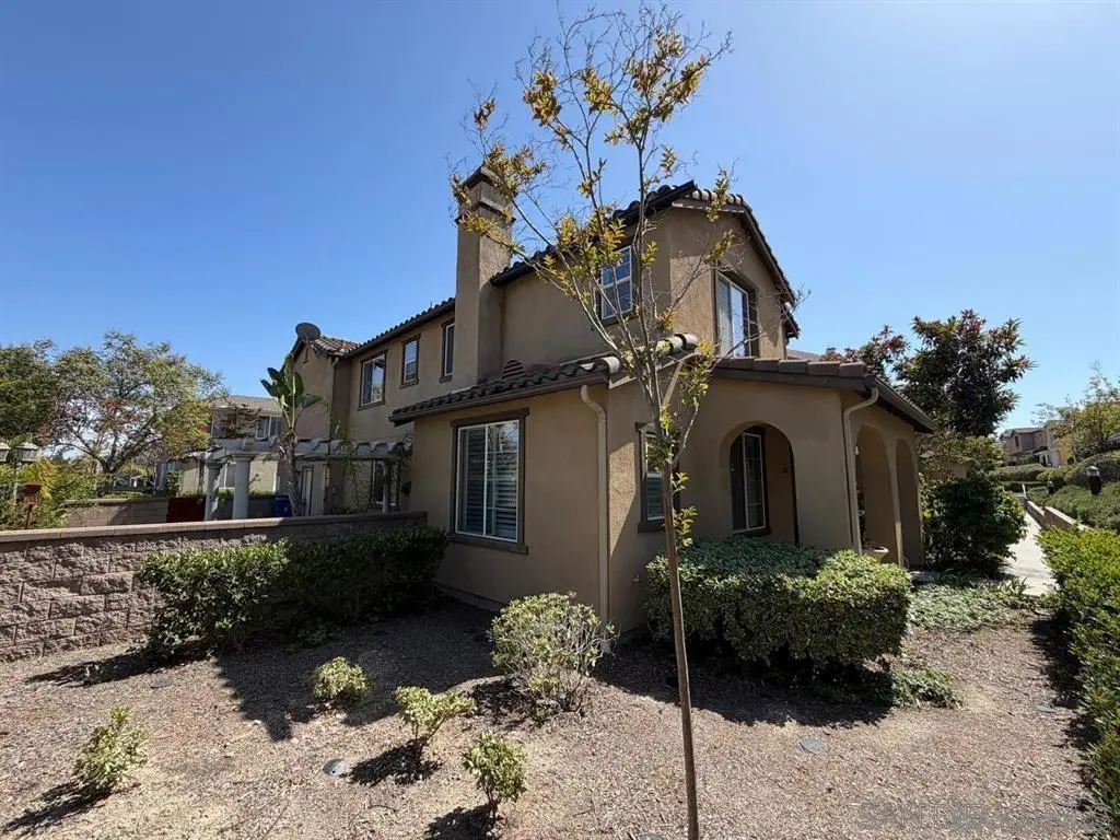 Single Family Residence for rent at 2297 treetop lane, Chula Vista, CA featuring 4 beds and 3 baths