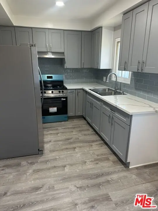 711 Larch Street 10, Inglewood, CA — listing photo 1