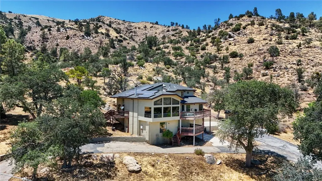 21800 Quail Springs Rd., Golden Hills, CA — listing photo 1