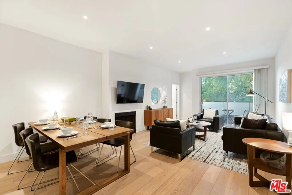 Residential Lease for rent at 1818 Thayer Avenue 201, Los Angeles, Los Angeles County, CA featuring 3 beds and 2 baths