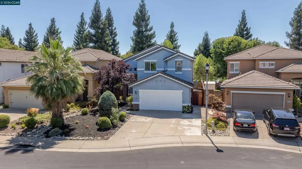 Single Family Residence for sale at 5230 Bay St, Rocklin, CA featuring 3 beds and 3 baths