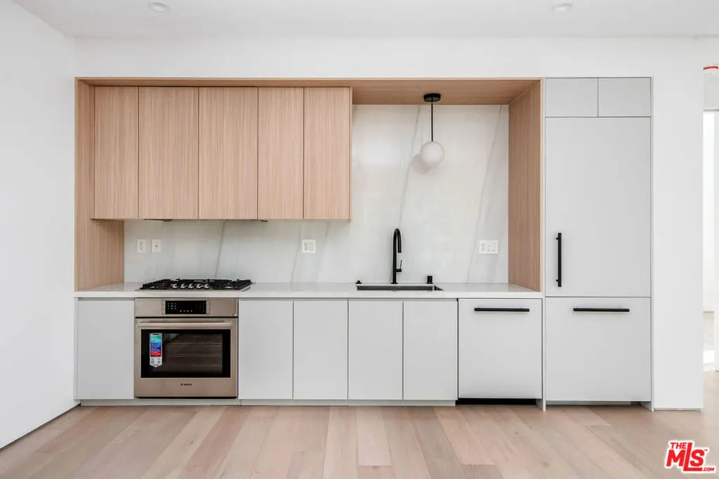 Residential Lease for rent at 1136 N La Cienega Boulevard PH504, West Hollywood, Los Angeles County, CA featuring 2 beds and 2 baths