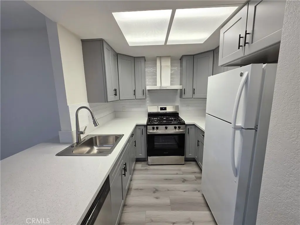 Residential Lease for rent at 44036 25th W, Lancaster, Los Angeles County, CA featuring 2 beds and 2 baths