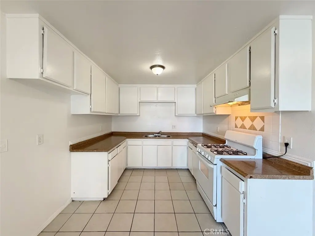 Residential Lease for rent at 1056 E Phillips A, Pomona, Los Angeles County, CA featuring 2 beds and 1 bath