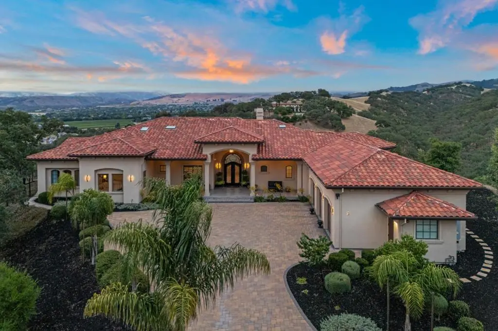 Single Family Residence for sale at 5 Winding Oaks Drive, Pleasanton, CA featuring 4 beds and 4 baths