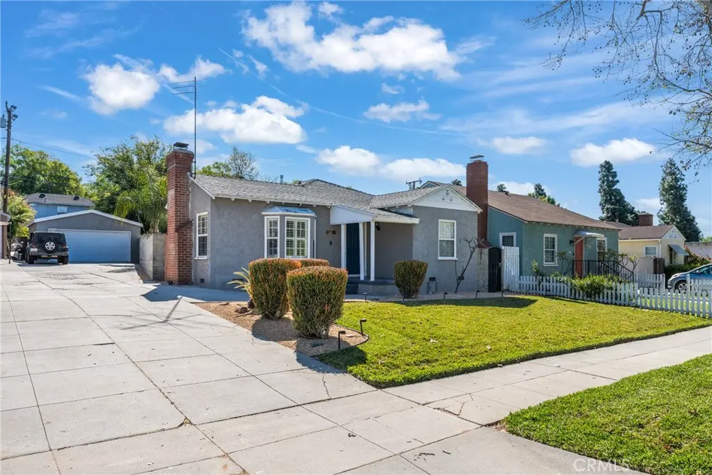 Residential Lease for rent at 6226 Magnolia Avenue, Whittier, Los Angeles County, CA featuring 3 beds and 1 bath
