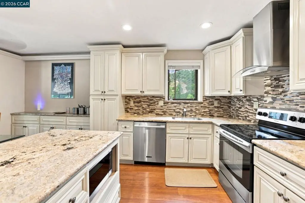 Condominium for sale at 2224 Pine Knoll Dr 8, Walnut Creek, CA featuring 2 beds and 2 baths