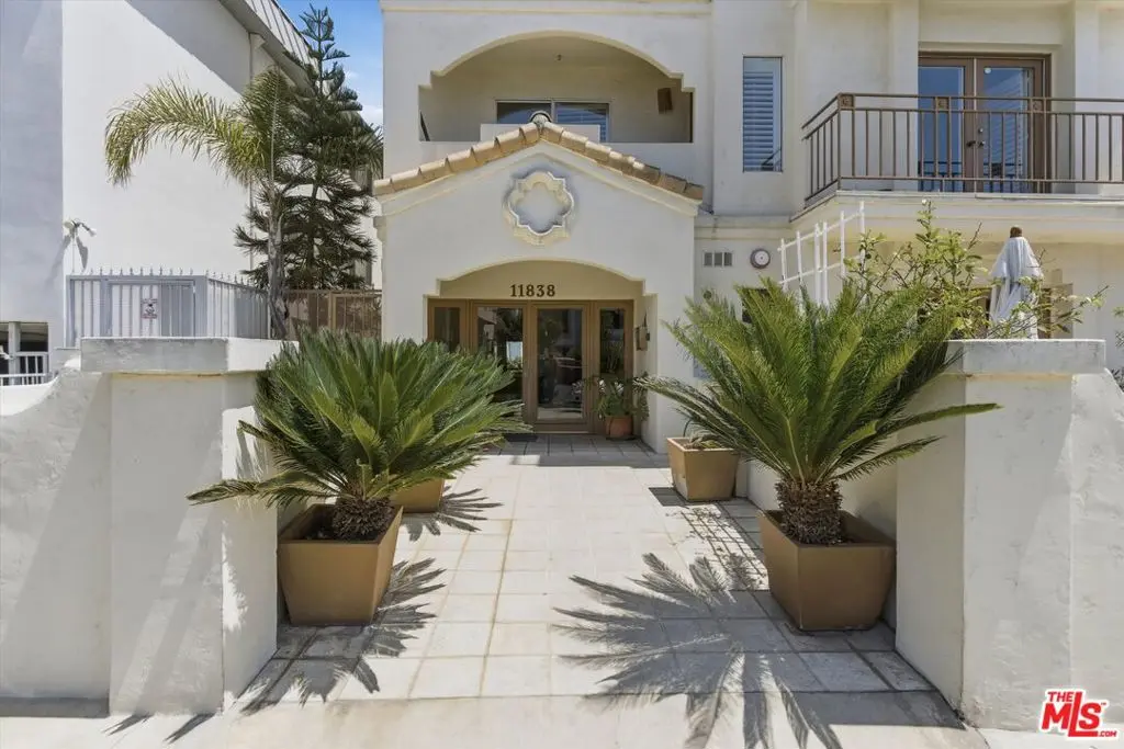 Condominium for sale at 11838 Kiowa Avenue 203, Los Angeles, CA featuring 1 bed and 1 bath