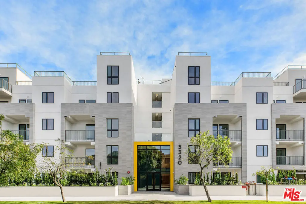 5320 Cartwright Avenue 206, North Hollywood, CA — listing photo 1