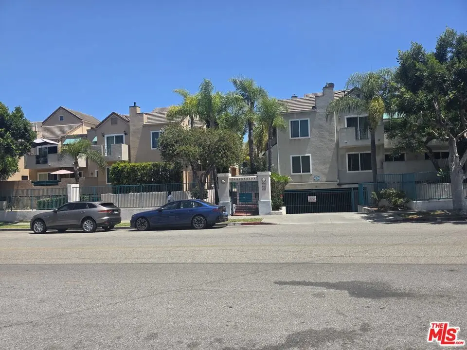 Condominium for sale at 438 E Spruce Avenue 133, Inglewood, CA featuring 1 bed and 1 bath