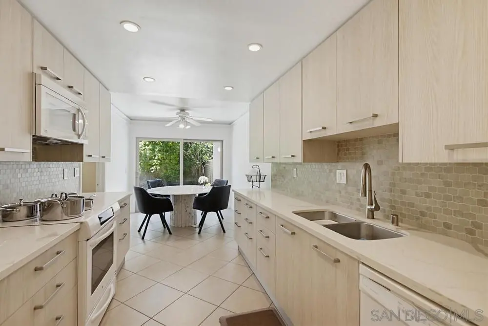 Single Family Residence for rent at 8982 Caminito Verano, La Jolla, CA featuring 3 beds and 3 baths