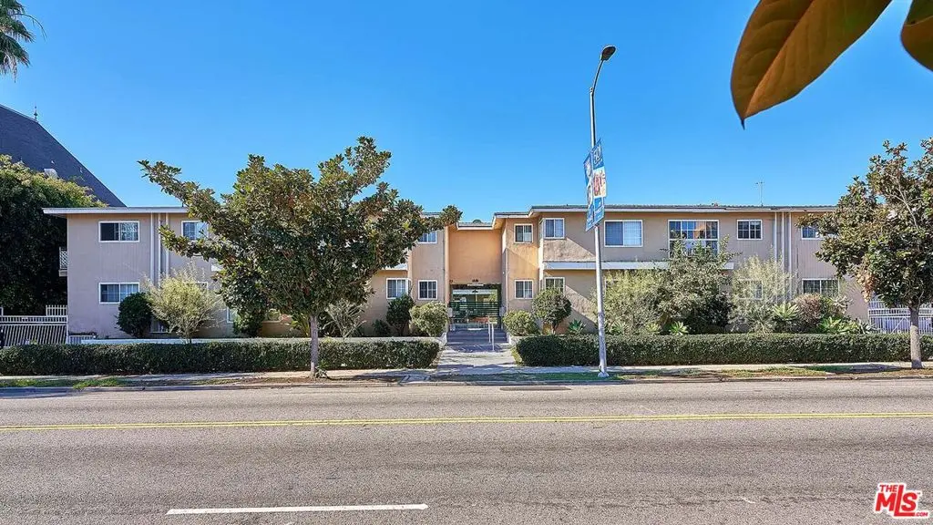 Residential Lease for rent at 443 S Wilton Place 4, Los Angeles, Los Angeles County, CA featuring 1 bed and 1 bath