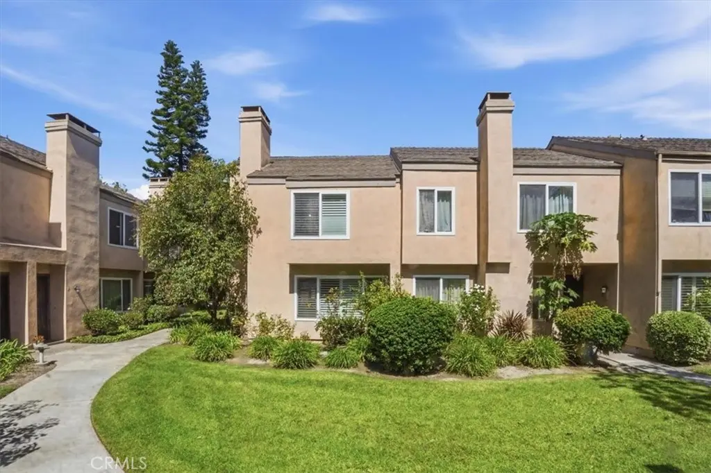 Condominium for sale at 101 W Riverdale 9, Orange, CA featuring 3 beds and 2 baths