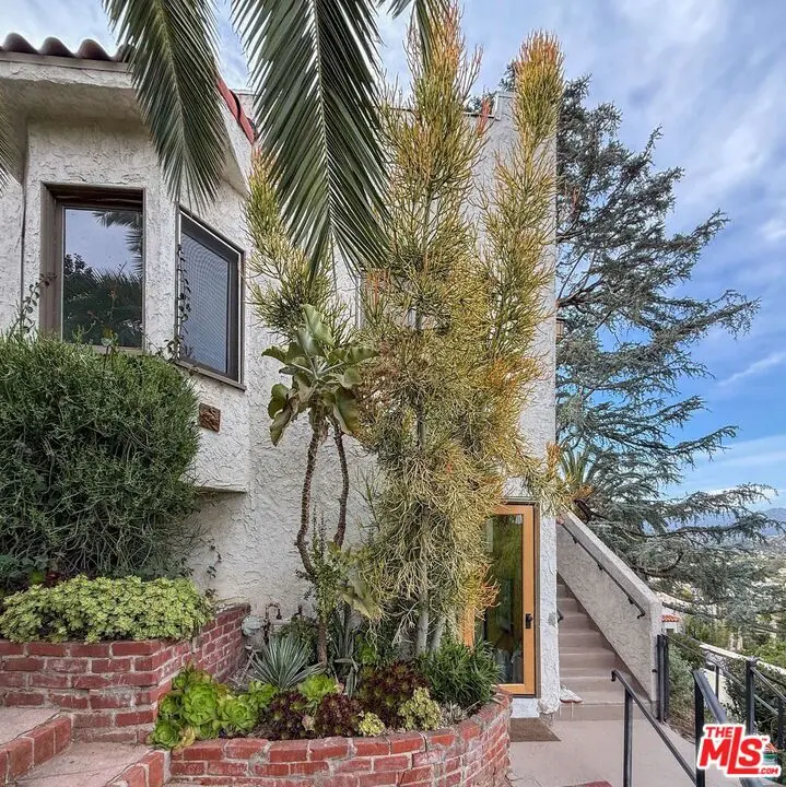 Residential Lease for rent at 1401 Dartmouth Drive, Glendale, Los Angeles County, CA featuring 2 beds and 1 bath
