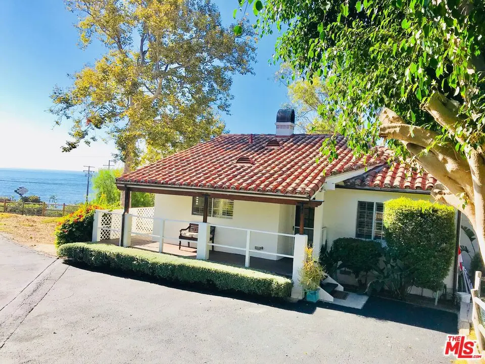Single Family Residence for rent at 27355 PACIFIC COAST Highway B, Malibu, CA featuring 2 beds and 2 baths