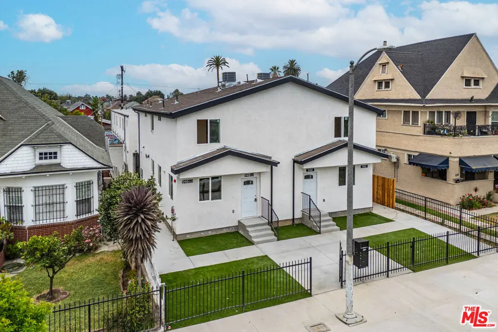 Residential Income for sale at 946 E 21st Street, Los Angeles, CA featuring 22 beds and 14 baths