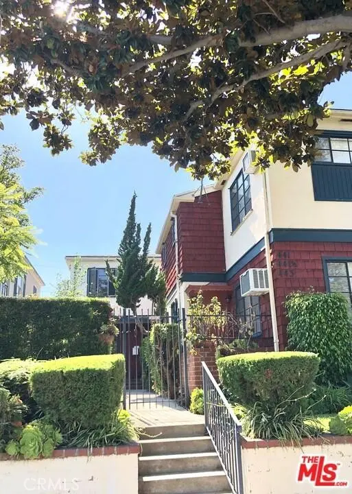 Residential Lease for rent at 441 S Doheny, Beverly Hills, Los Angeles County, CA featuring 2 beds and 2 baths