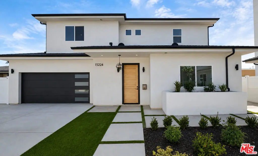 15224 W Holyland Drive, Van Nuys, CA — listing photo 1