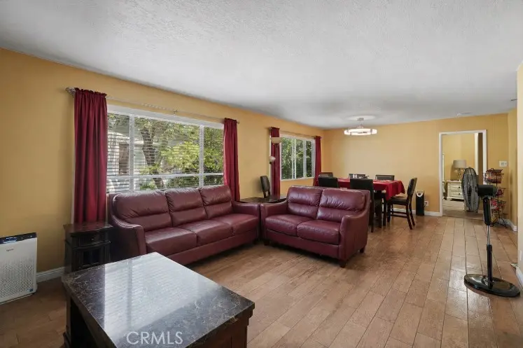 18601 Collins D30, Tarzana, CA — listing photo 1