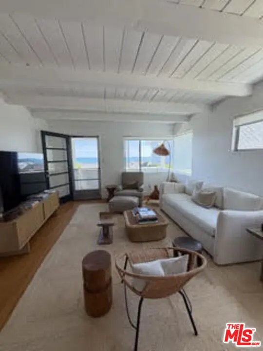 Residential Lease for rent at 25119 Malibu Road, Malibu, Los Angeles County, CA featuring 1 bed and 1 bath