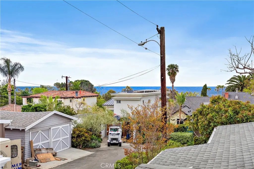 Single Family Residence for rent at 1466 Randall Way, Laguna Beach, CA featuring 2 beds and 2 baths