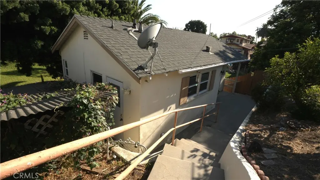Duplex for sale at 6237 Haviland, Whittier, CA featuring 2 beds and 2 baths