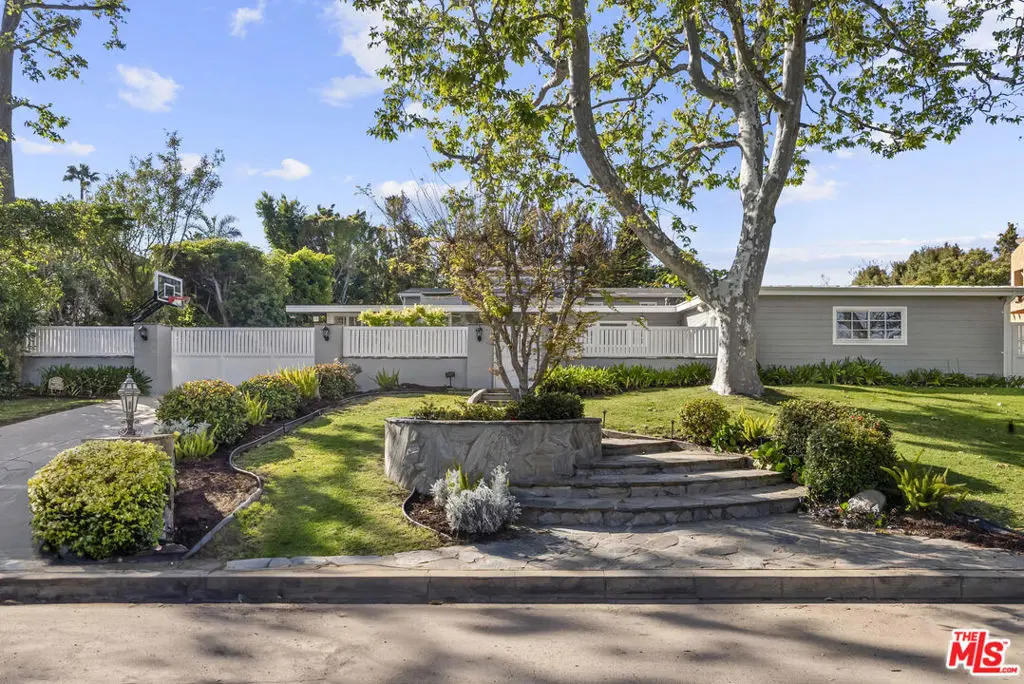 1233 Corsica Drive, Pacific Palisades, CA — listing photo 1